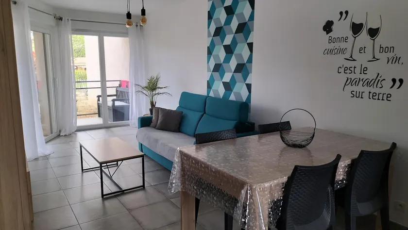2-room apartment in Calvi with terrace and parking - Image 1