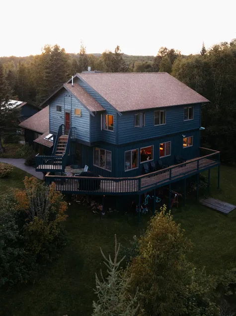 5 min to town, on XC trails, Lake views & Sauna - Image 1