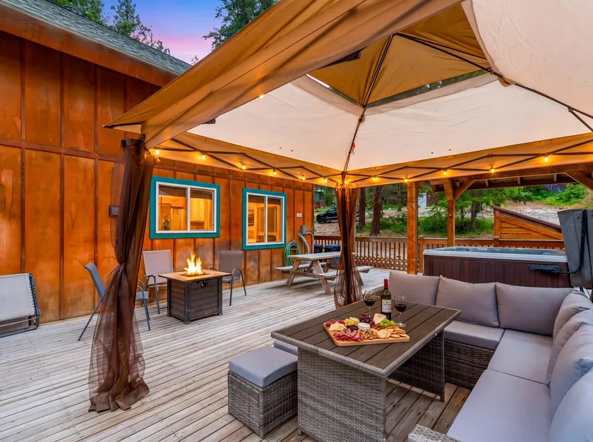 Base Camp Lodge - Image 1