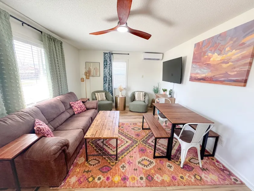 Bright, King Beds, Patio, Laundry, Walk to Downtown! - Image 1