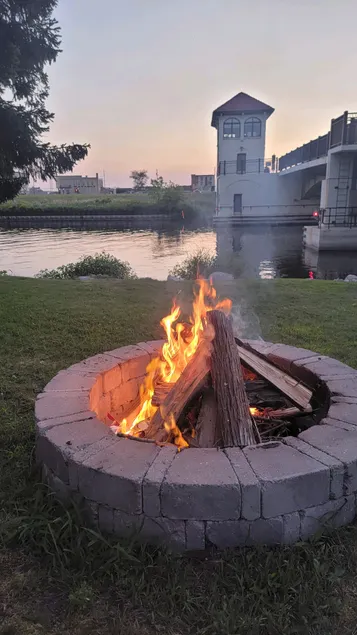 East River Retreat, WATERFRONT+ Fire Pit+Pet friendly - Image 1