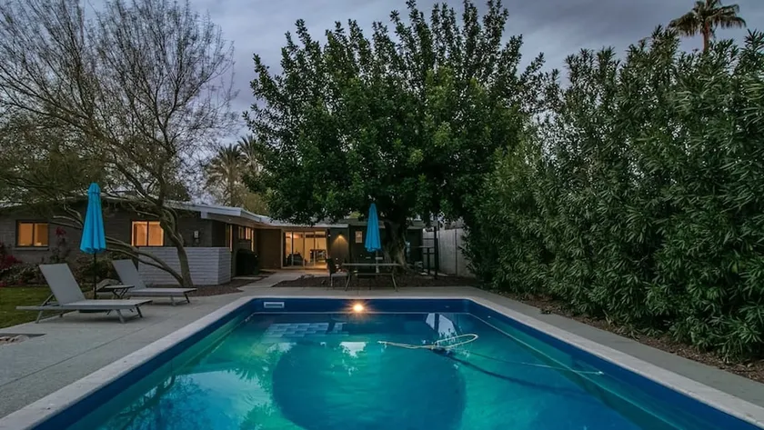 Mid-Century Modern wBackyard Oasis Putting Green - Image 1
