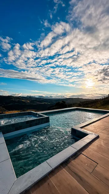 Chalet with heated pool and amazing view - Image 1