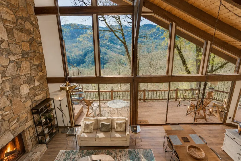 Gorgeous 5BR Mountaintop Lodge - Image 1