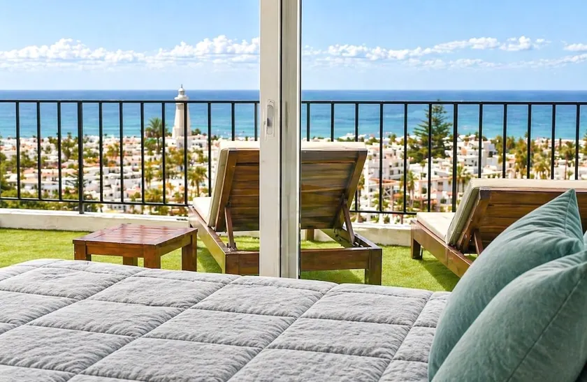 LAFFY VISTA Lovely Terrace Prime Location Kingbed - Image 1