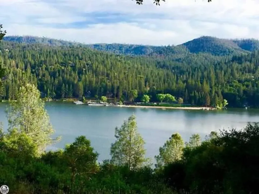 Yosemite Retreat | 16 Guests | Views, Lake & Golf - Image 1