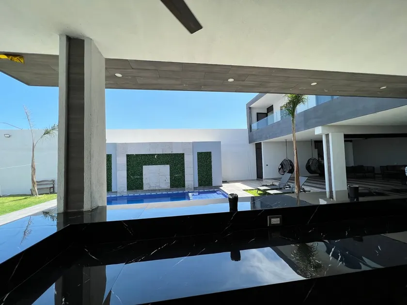 House far from the city - Image 1