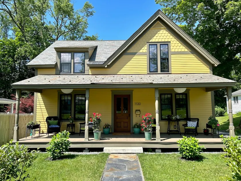 Quality, Comfort, Charm in Williamstown Center - Image 1