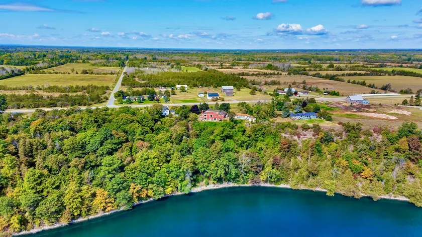 Cliffhouse on The Bay, Waterview Getaway with Pool - Image 1