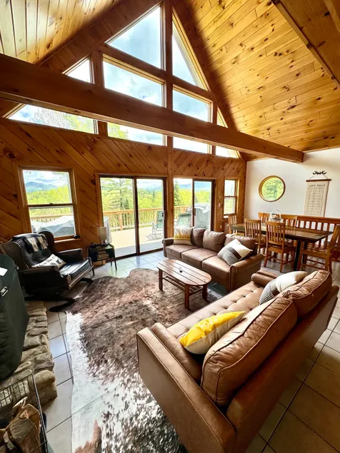 Large Hottub Chalet with Mtn Views on Lake - Image 1