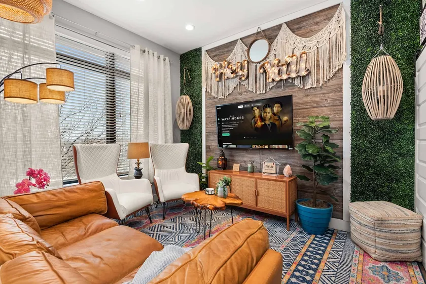 Luxe Bohemian Nations Getaway Walkable - Image 1