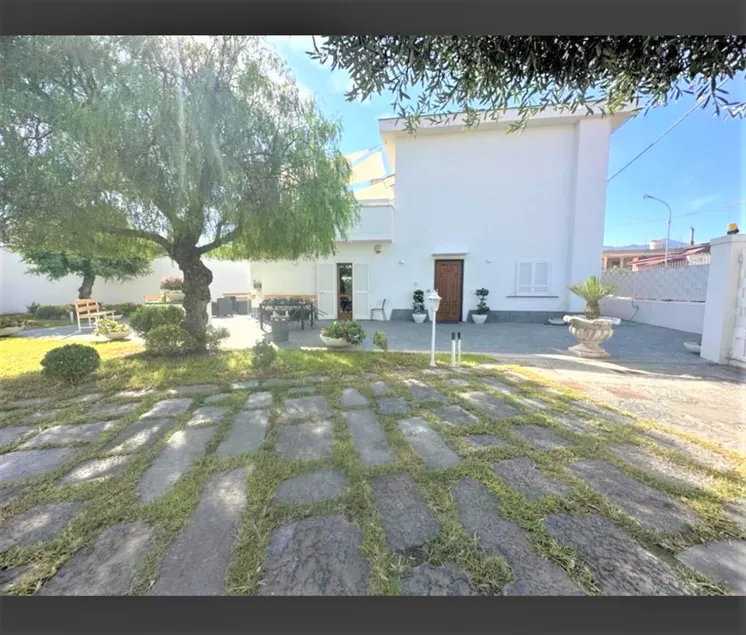Home Olympus Vesuvio - Image 1