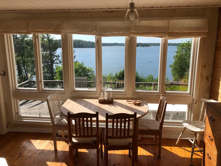 Stomnarö archipelago cottage with unique sea view. - Image 1