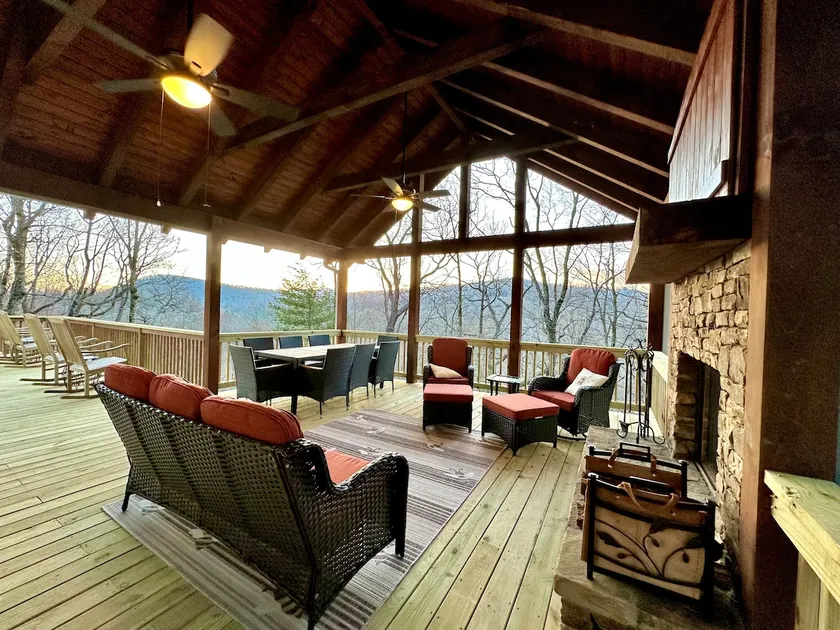 Honey Bee Hideaway | Views + Deck + Close to Town - Image 1