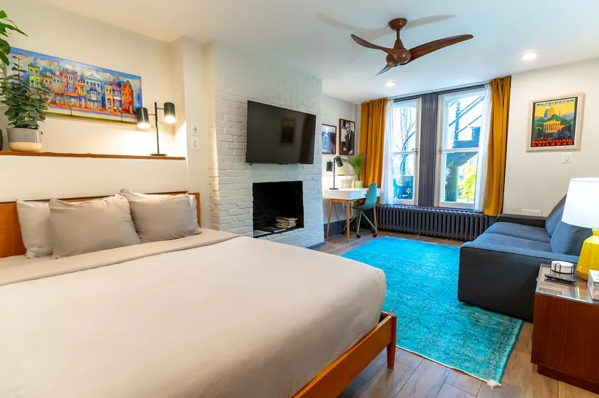 Charming Flat Right by the Capitol - Image 1