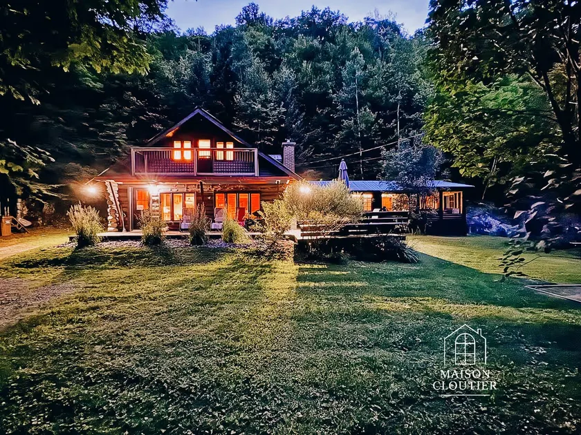 CHALET L'ALPINISTE & SPA / Near Mont-Tremblant! - Image 1