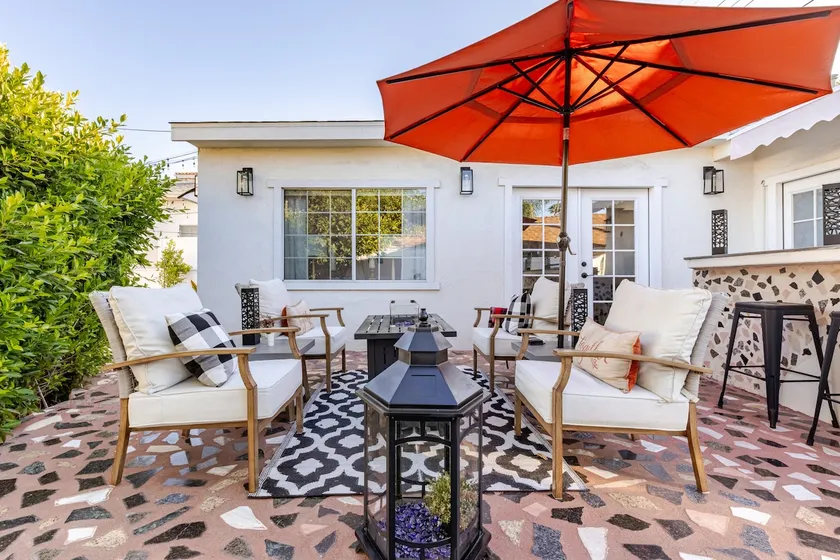 The 620 | Private Guesthouse in Burbank Hills - Image 1