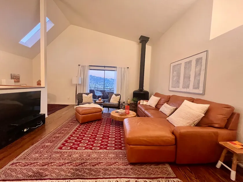 Bright & Lovely Albany Hill Condo Retreat - Image 1