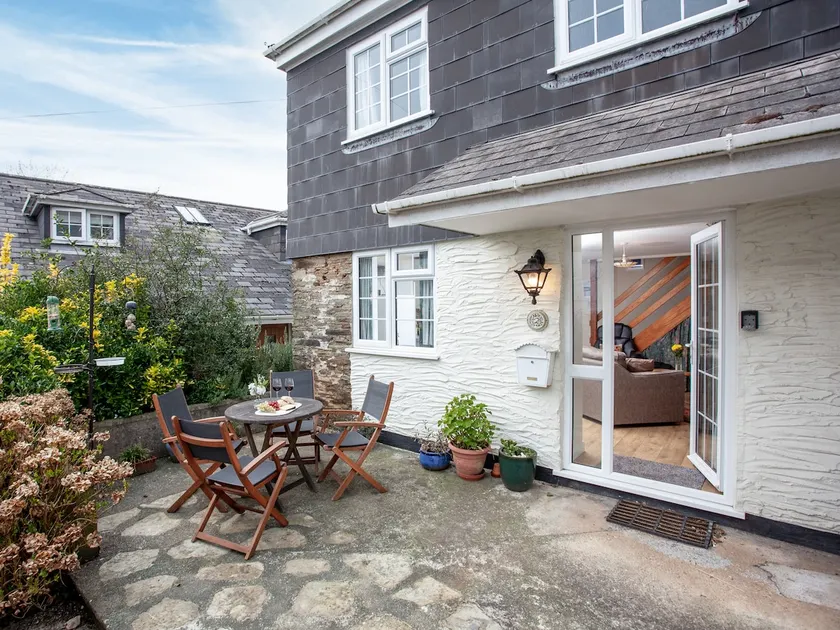 Cottage with garden - Image 1