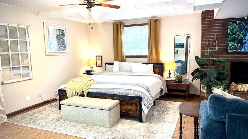 Cozy Valley Suite: Downtown, Rock City, Ruby Falls - Image 1