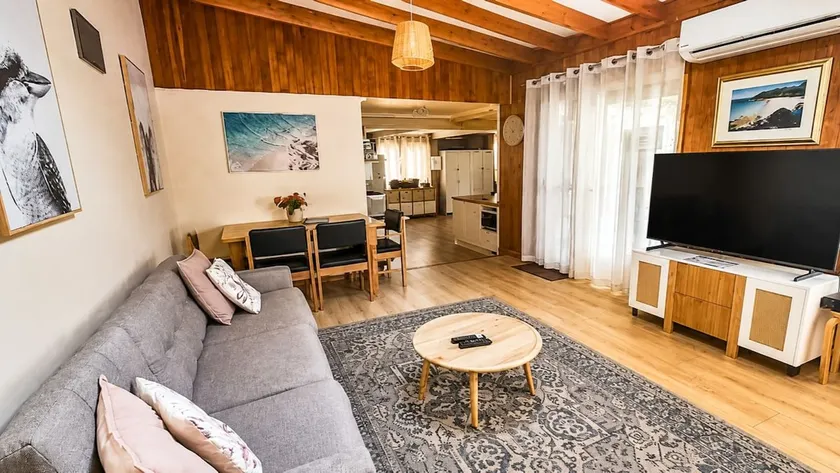 Husky Hangout by Book Jervis Bay - Close to everything - Pet Friendly - Image 1