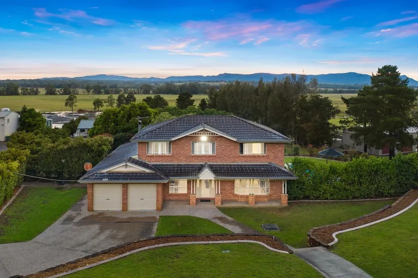 Lovedale Alpaca Stay with Pool & Games - Image 1