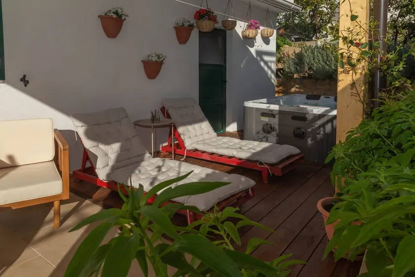 Queen Hvar Luxury Apartment Jacuzzi & Bikes - Image 1