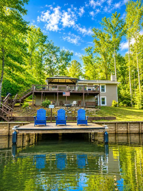 Southern Comfort Cabin-deep water/kayaks included - Image 1