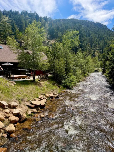 River Front! New Remodel - Hot Tub! 3 min to RMNP - Image 1