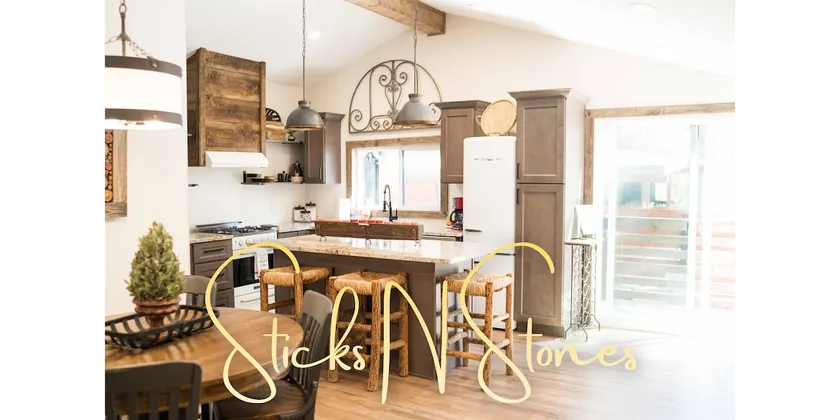 Charming ”Sticks N Stones” Cabin | Fenced Yard - Image 1