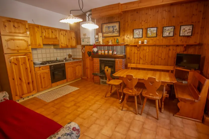 Ground floor apartment in the town center. - Image 1