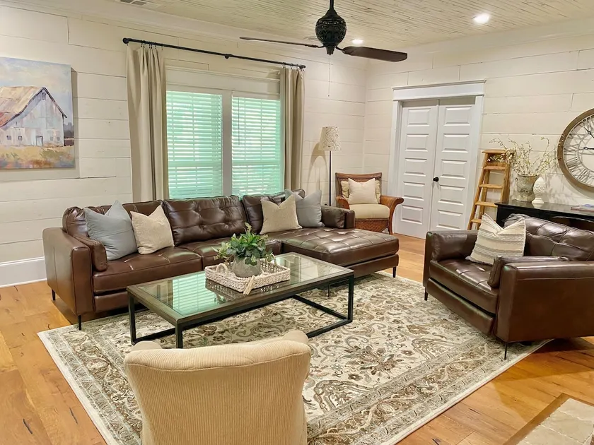 Luxury Farmhouse near McDonough Square - Image 1