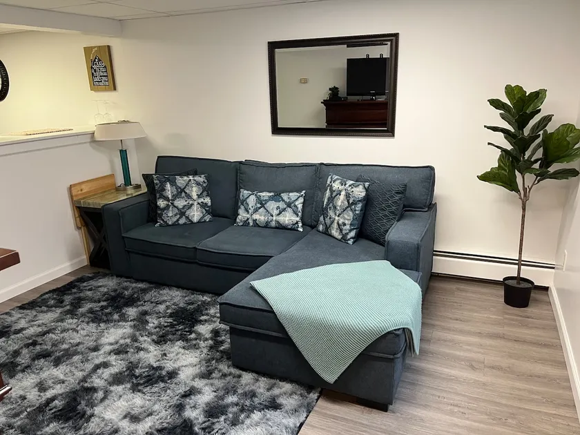 Cozy 1 bedroom apartment w/ heated pool - Image 1