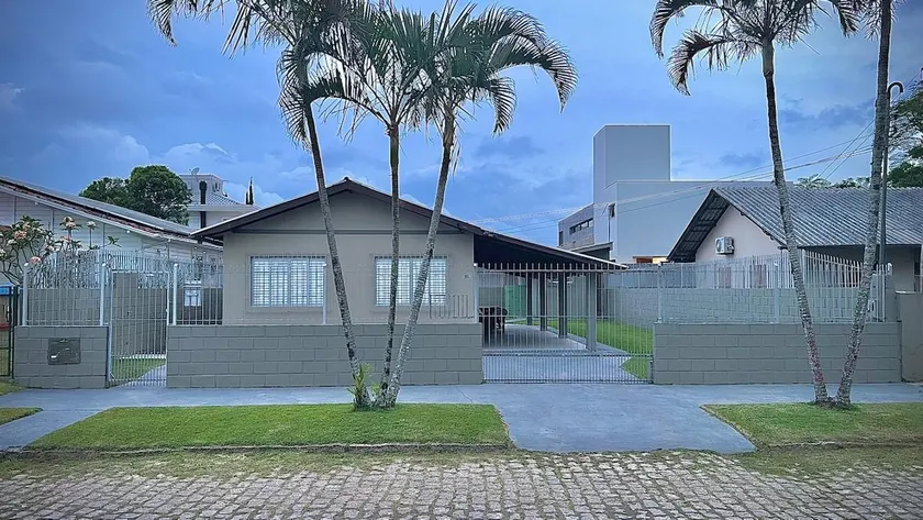 Daniela Beach in Florianópolis, 150 meters from the sea. - Image 1