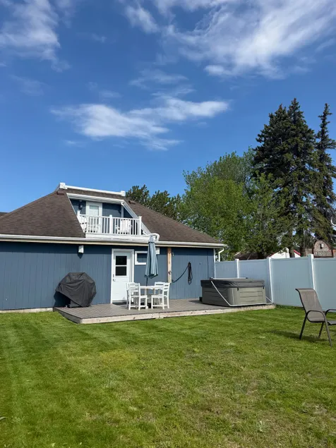Golf/Ski/Beach access in Beulah MI by Crystal Lake - Image 1