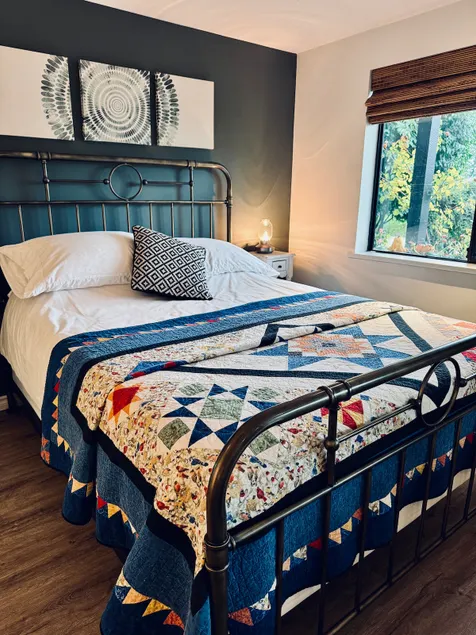 Wave West Nest – Charming 3 Bed Suite and Spa Bath - Image 1