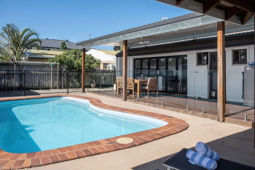 Warana Abode - Pool, Studio & Walk to Beach - Image 1