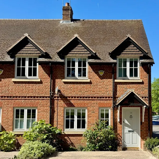 Charming Goring house – riverside walks & pubs - Image 1