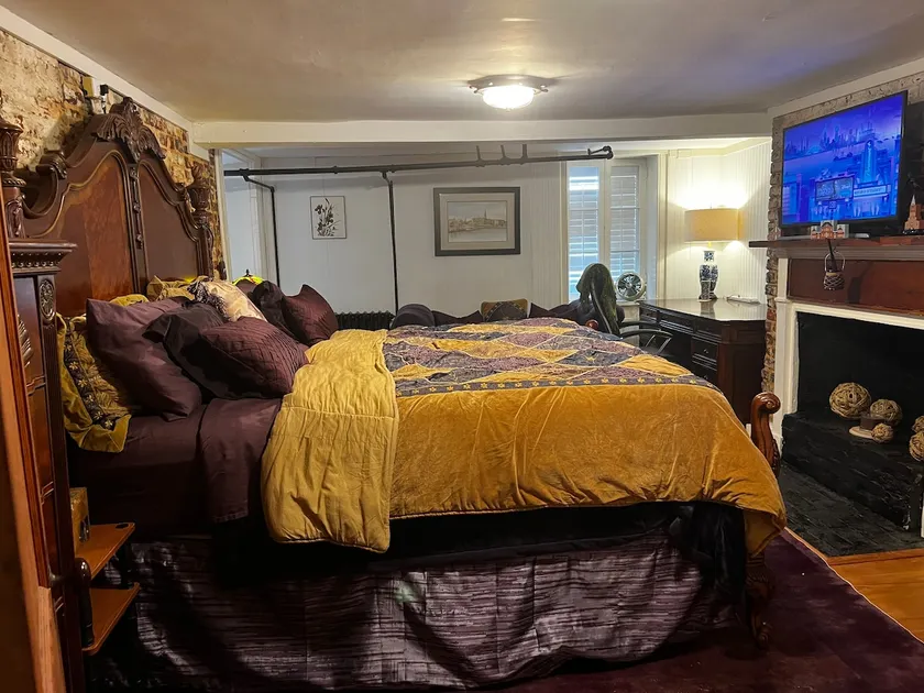 Charming 18th C. Apt in DTA - Image 1