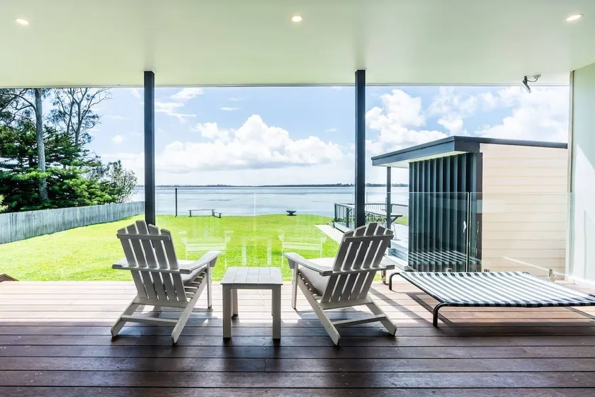 On The Corso - Sun-soaked Serenity with Lake Access - Image 1