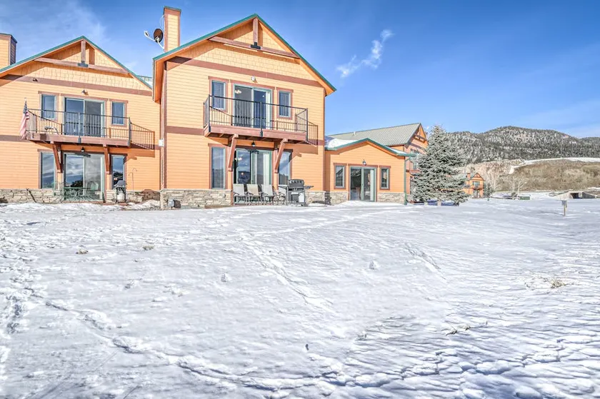 3BR Mountainview | Balcony | Washer/Dryer - Image 1