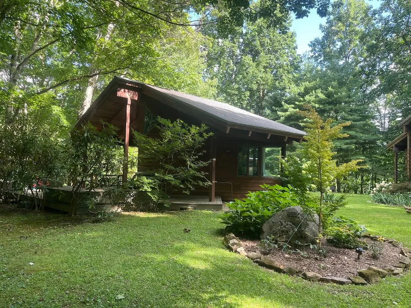 Sweetwater Mountain Farm and Guesthouse - Image 1