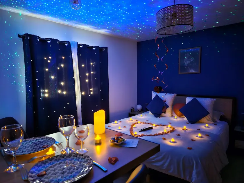 Romantic love room & private spa getaway for two - Image 1