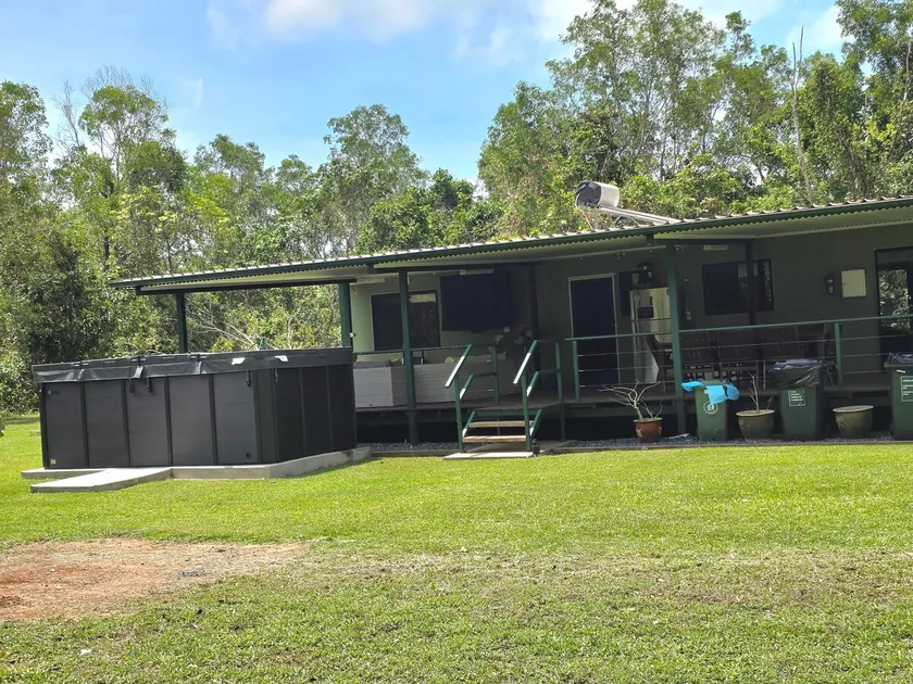 SEACLUDED-HOLIDAY HOUSE close to the beach, with Pool & deck - Image 1