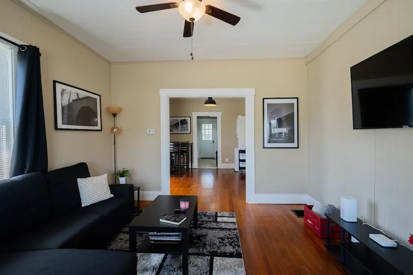 College Street Cottage - Image 1