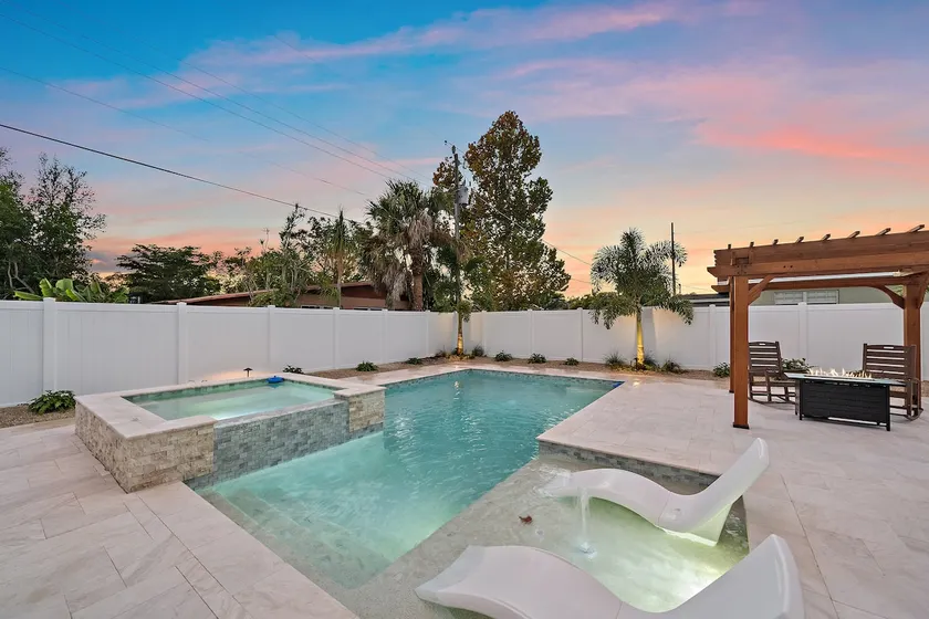 Modern 4BR Home *Heated Pool & Spa* - Image 1