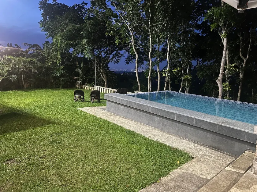 R house Tagaytay with Private Pool & Scenic View - Image 1