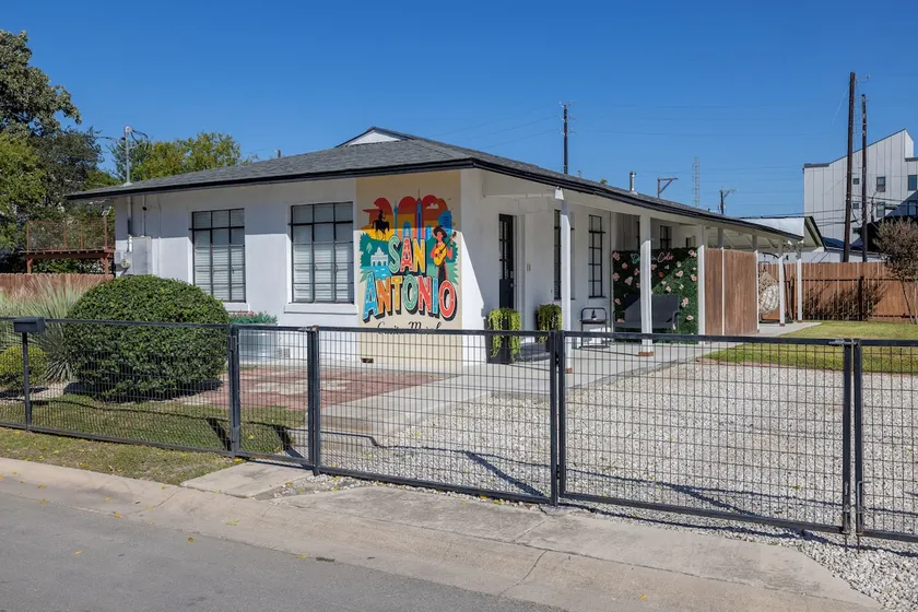 Casita Mural Walk to Riverwalk - Image 1