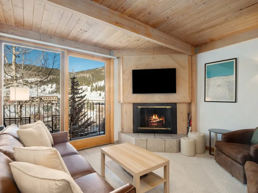 Cozy Friends and Family Walk-to-Lift! Remodeled! - Image 1