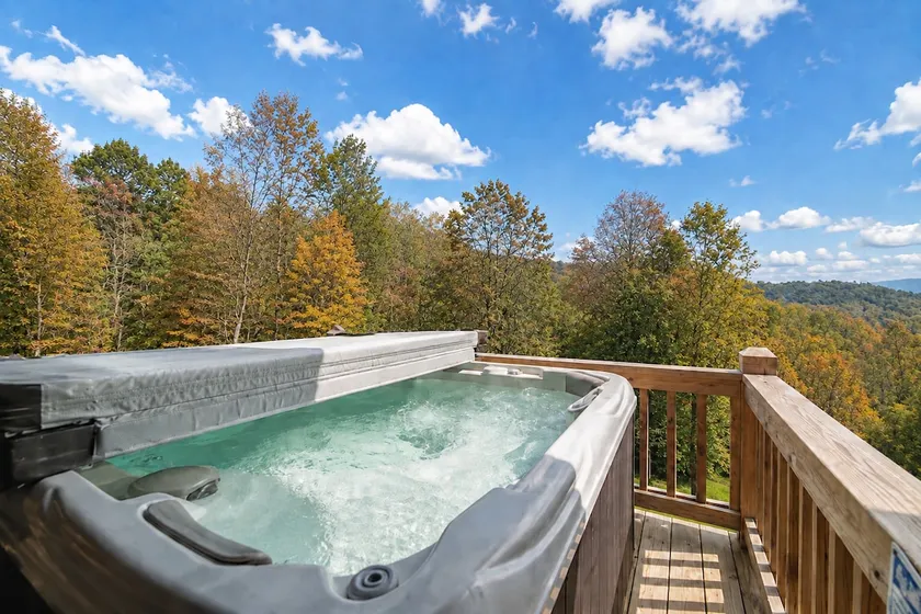 Rocky Top Retreat  Hot Tub & Mountain Views - Image 1